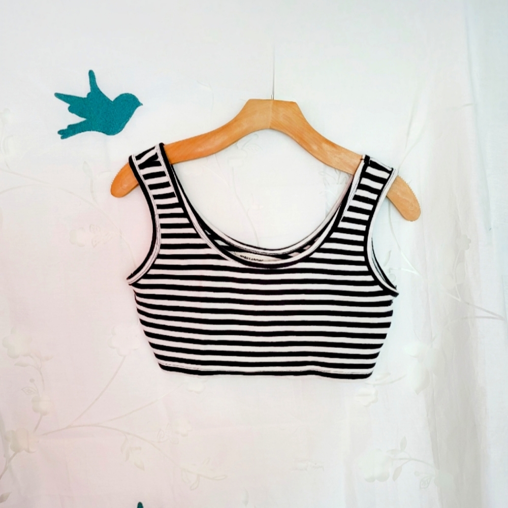 Billabong black & white striped Active Top size medium